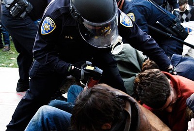 Alexander P. Lee, former officer in the UC Davis Police Dept., in action on November 18, 2011. Photo by N. George Harris, courtesy of Creative Commons.