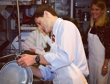 Paul Ryan pretends to clean a pot in a soup kitchen, Youngstown, OH, 10-13-12, screenshot.