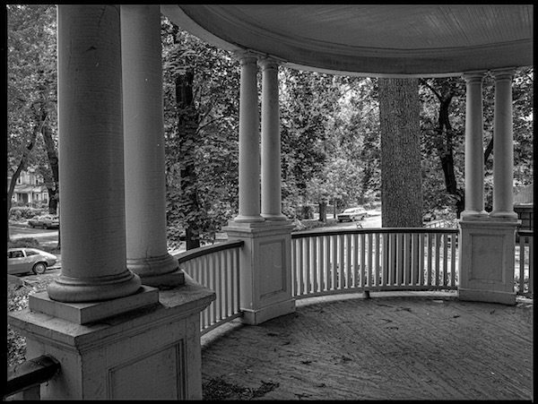 Richmond Hill, Queens, 1979. Photo by Blaise Tobia.